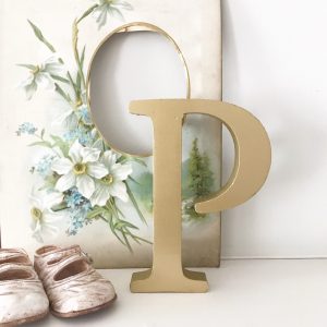 Lovely vintage gold shop letter P (Freestanding - 16cm)