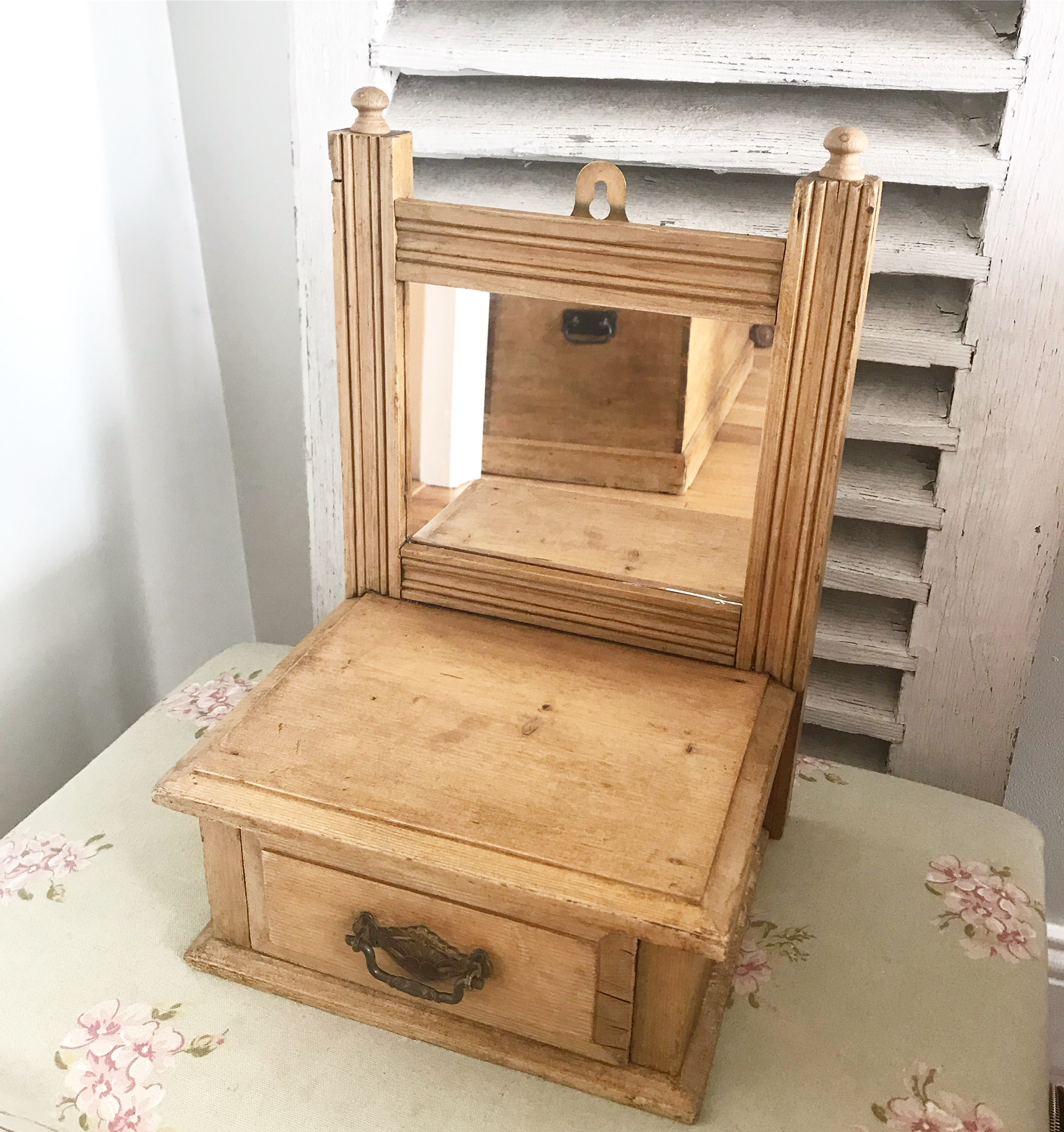Lovely little vintage pine display cabinet Lovely little vintage pine display cabinet