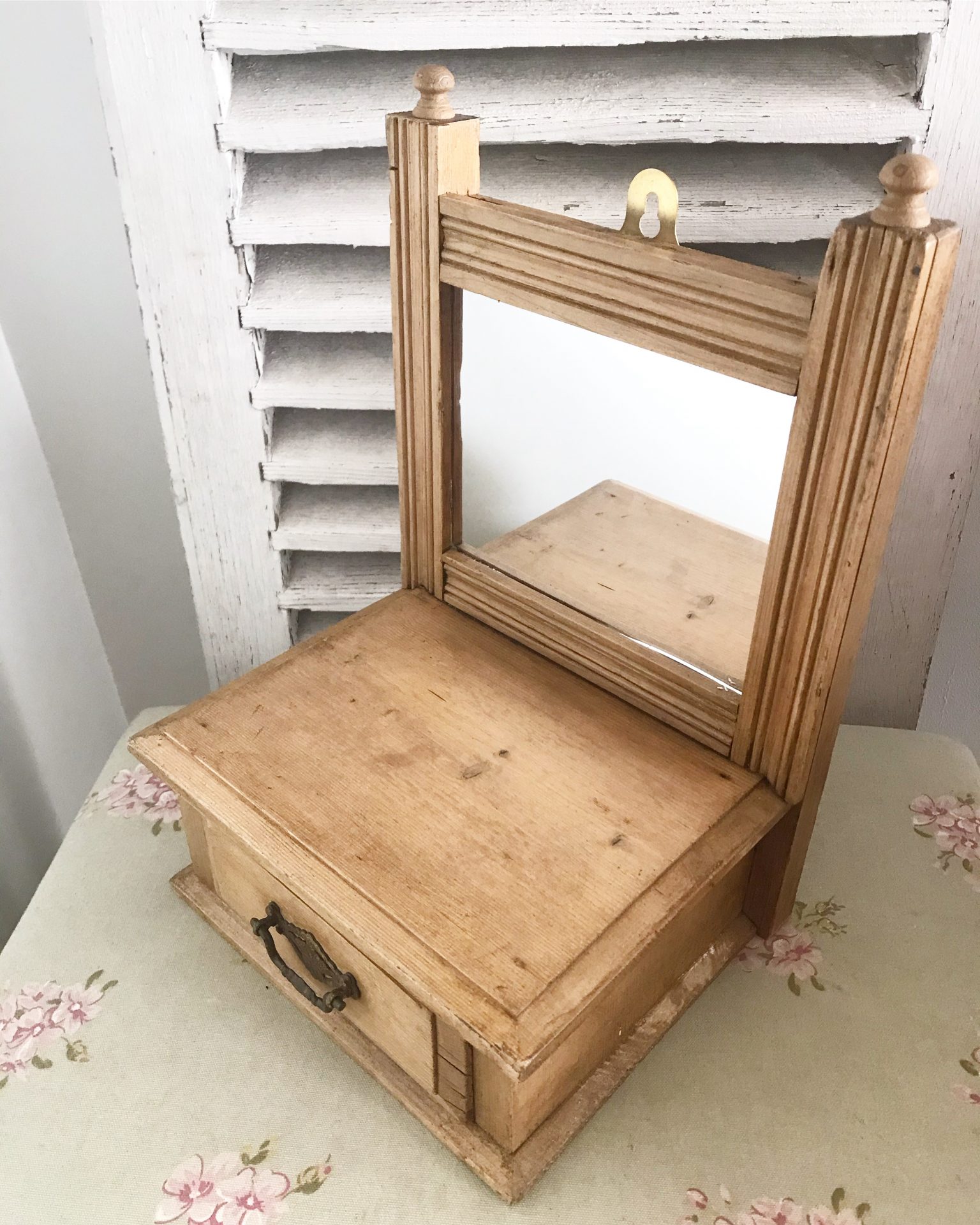 Lovely little vintage display cabinet Lovely little vintage display cabinet