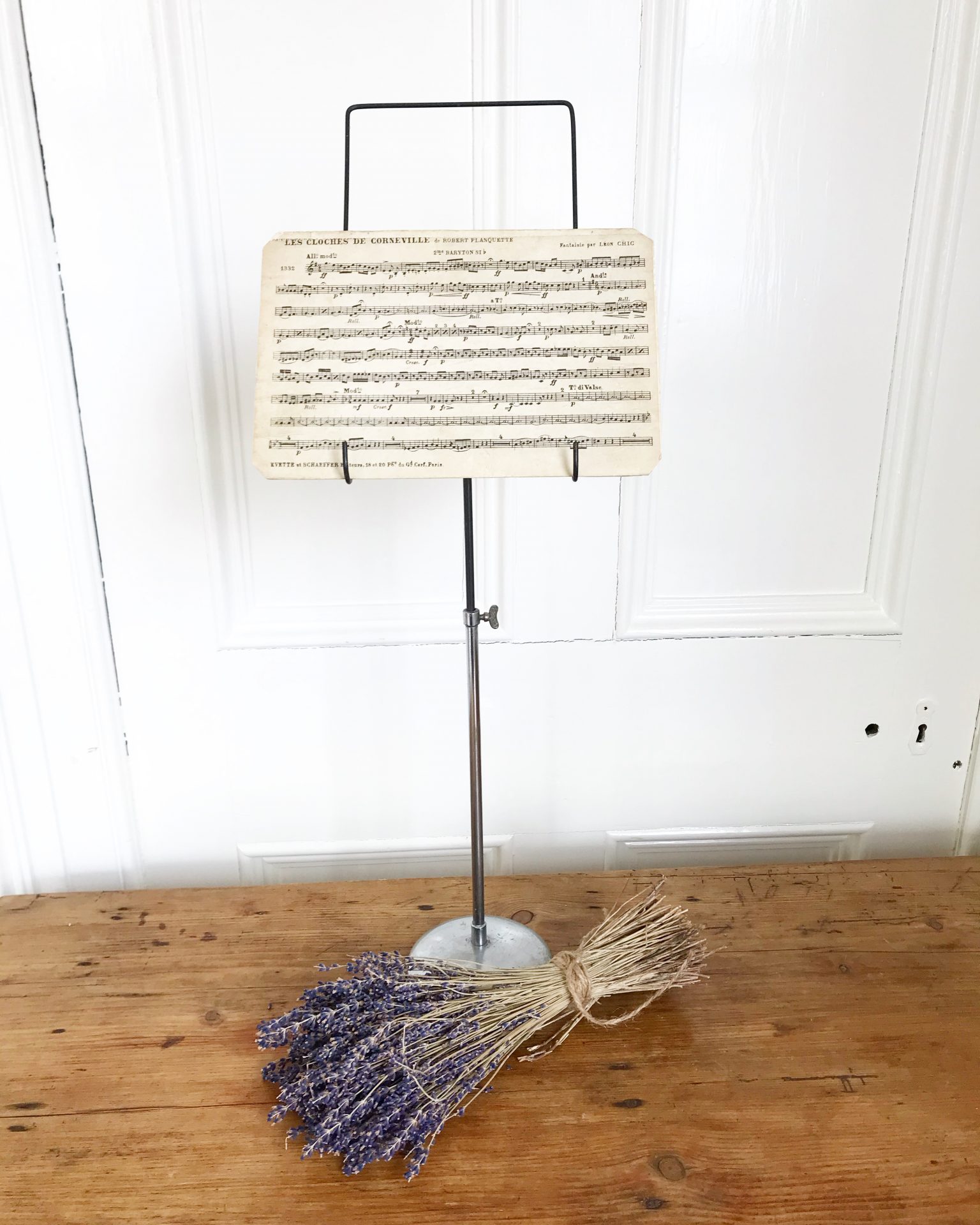 Lovely little vintage metal music stand Lovely little vintage metal music stand