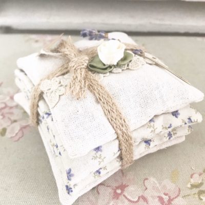 Beautiful handmade lavender pillows (4 pillows in each bundle)