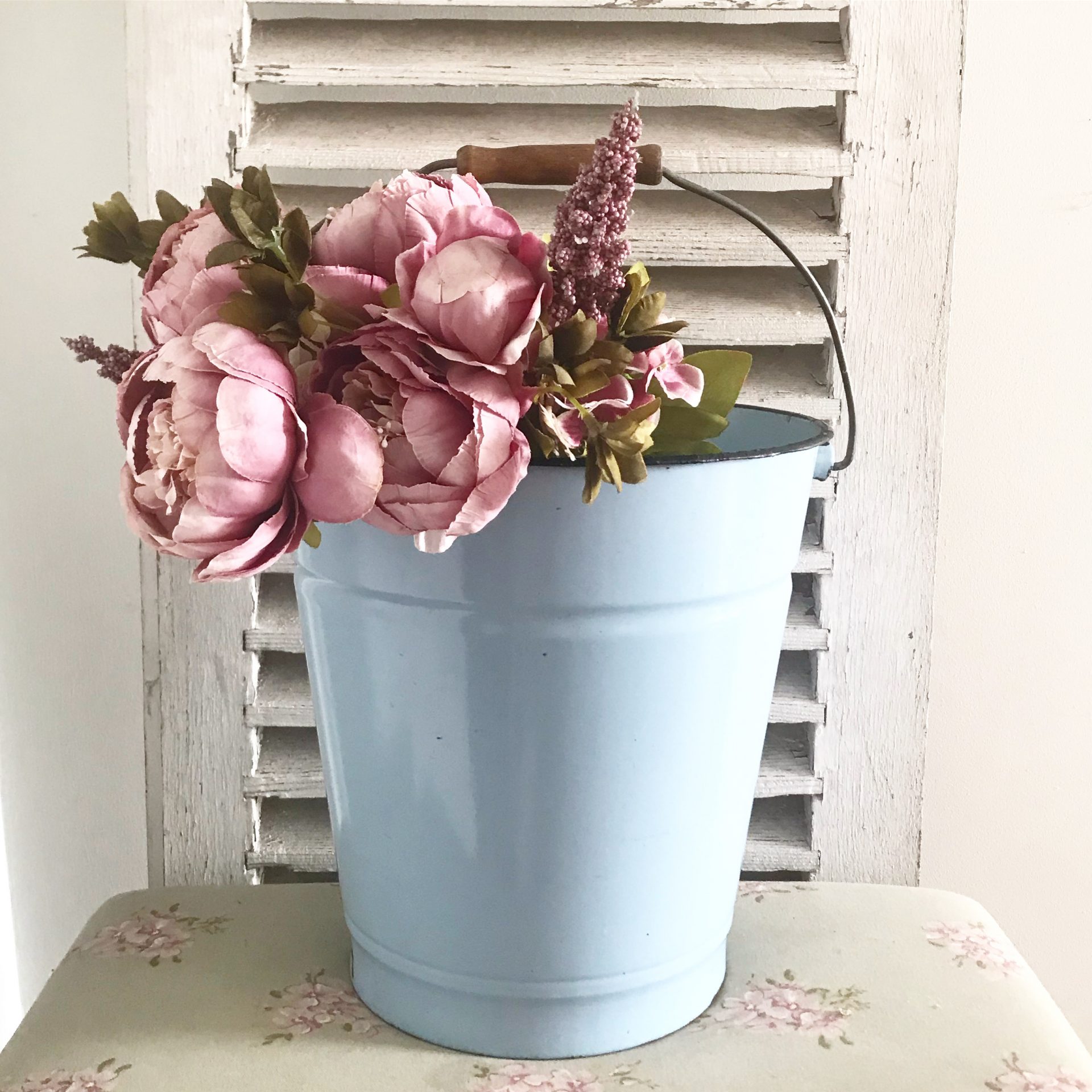 Beautiful vintage blue enamel bucket Beautiful vintage blue enamel bucket